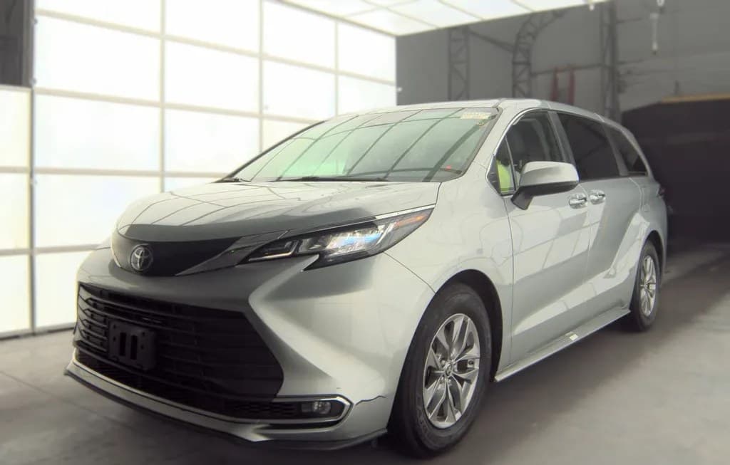 2022 TOYOTA SIENNA XLE 7-PASSENGER 120.5" WB