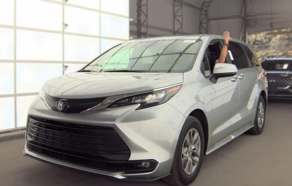 2025 TOYOTA SIENNA XLE 8-PASSENGER 120.5" WB