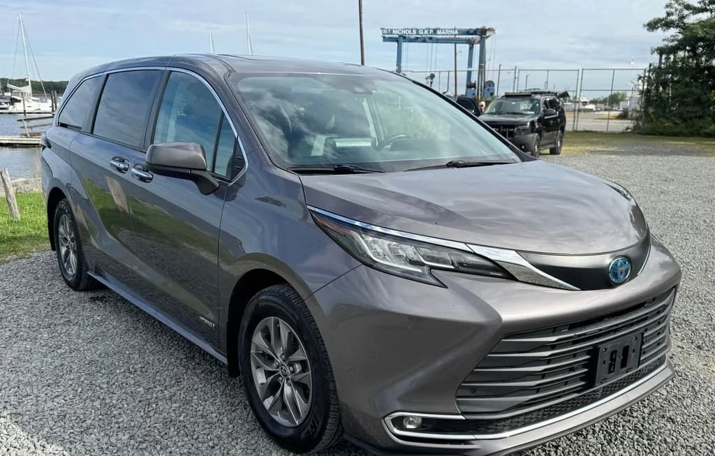 2021 TOYOTA SIENNA XLE 7-PASSENGER 120.5" WB