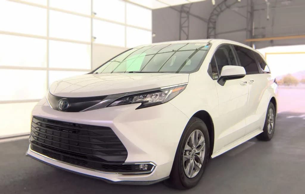 2023 TOYOTA SIENNA XLE 8-PASSENGER 120.5" WB