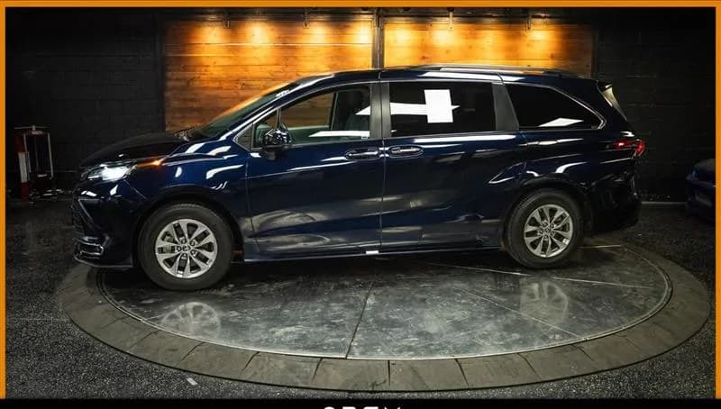 2023 TOYOTA SIENNA XLE 8-PASSENGER 120.5" WB