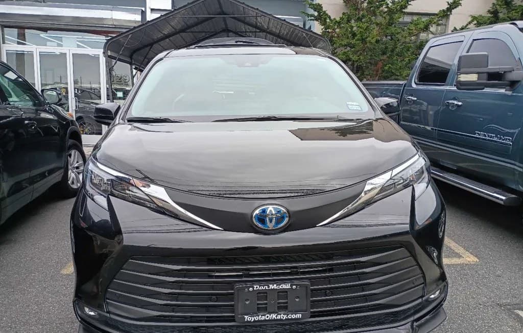 2025 TOYOTA SIENNA XLE 8-PASSENGER 120.5" WB