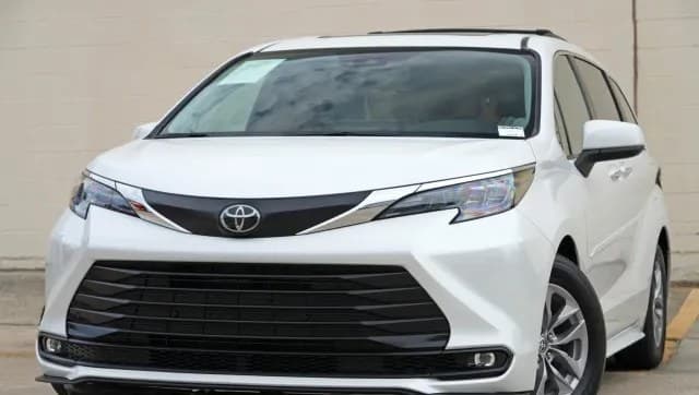 2026 TOYOTA SIENNA XLE 8-PASSENGER 120.5" WB