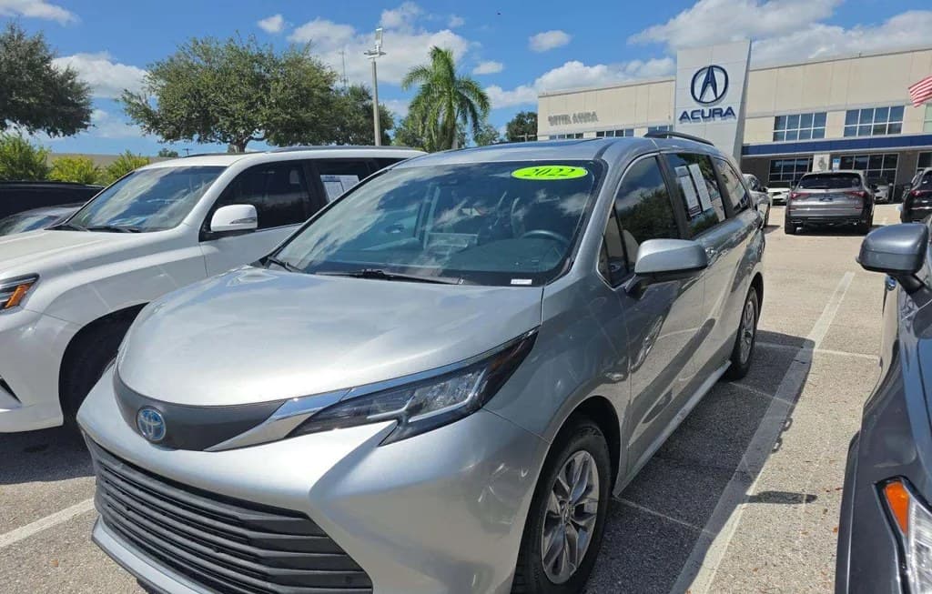 2022 TOYOTA SIENNA XLE 8-PASSENGER 120.5" WB