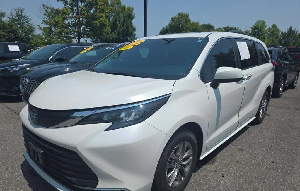 2024 TOYOTA SIENNA XLE 8-PASSENGER 120.5" WB
