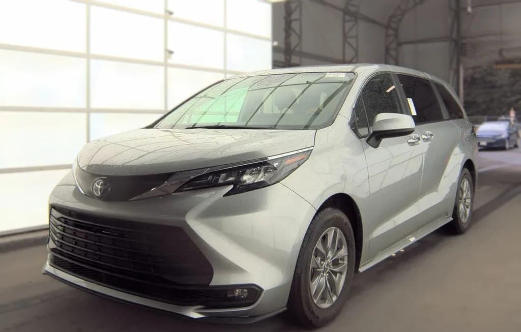 2025 TOYOTA SIENNA XLE 8-PASSENGER 120.5" WB