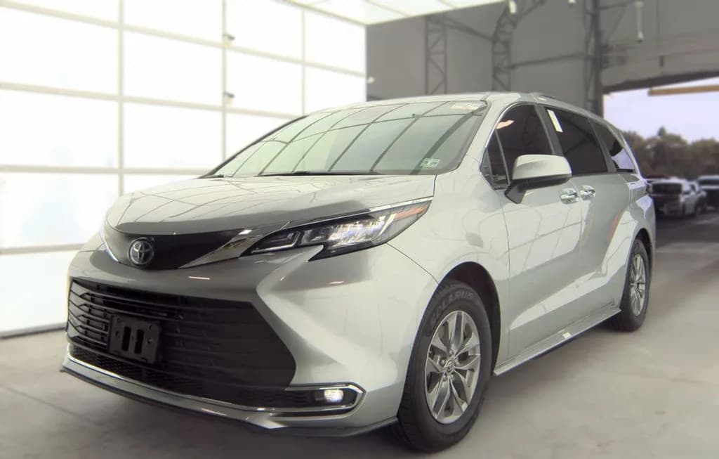 2023 TOYOTA SIENNA XLE 8-PASSENGER 120.5" WB