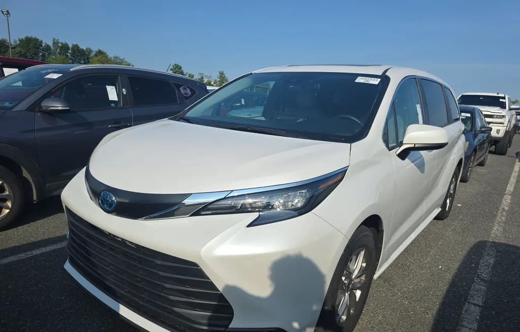 2025 TOYOTA SIENNA XLE 8-PASSENGER 120.5" WB