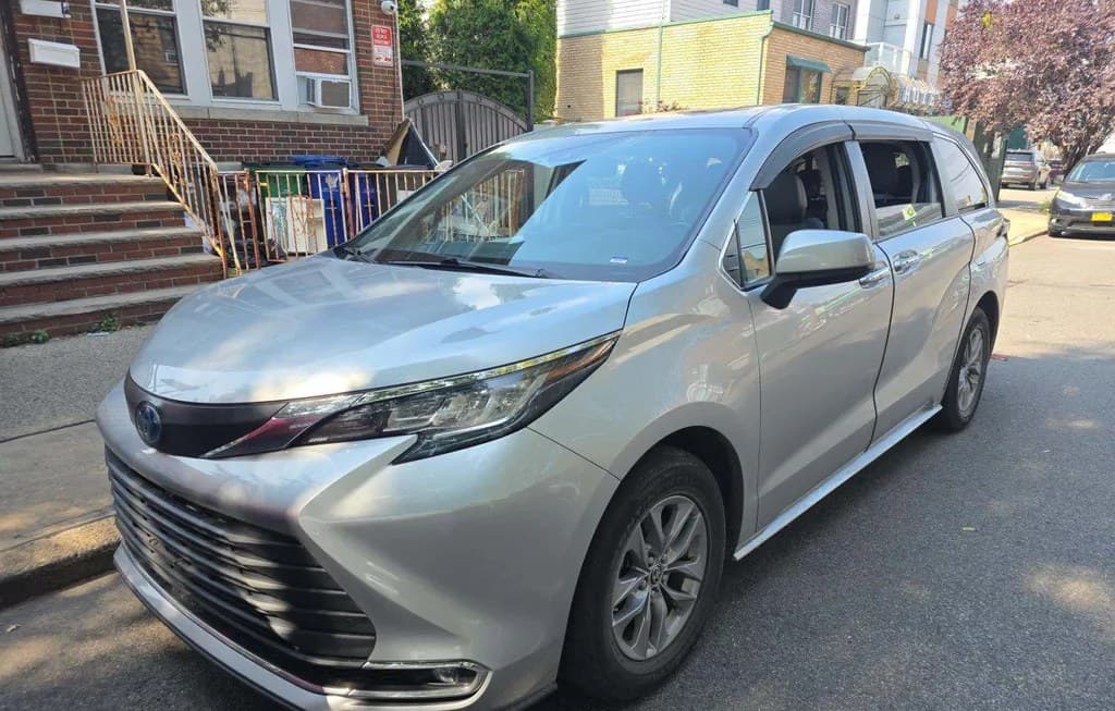 2022 TOYOTA SIENNA XLE 8-PASSENGER 120.5" WB