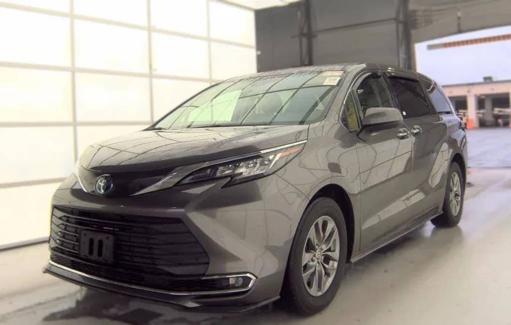 2022 TOYOTA SIENNA XLE 8-PASSENGER 120.5" WB