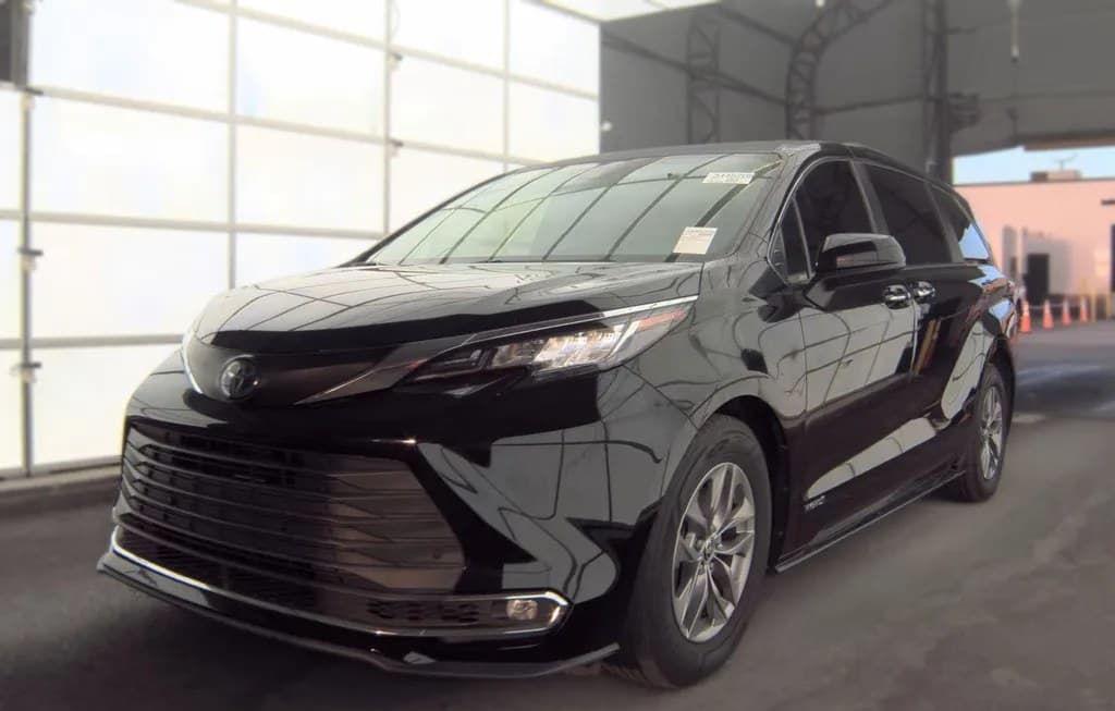 2021 TOYOTA SIENNA XLE 8-PASSENGER 120.5" WB