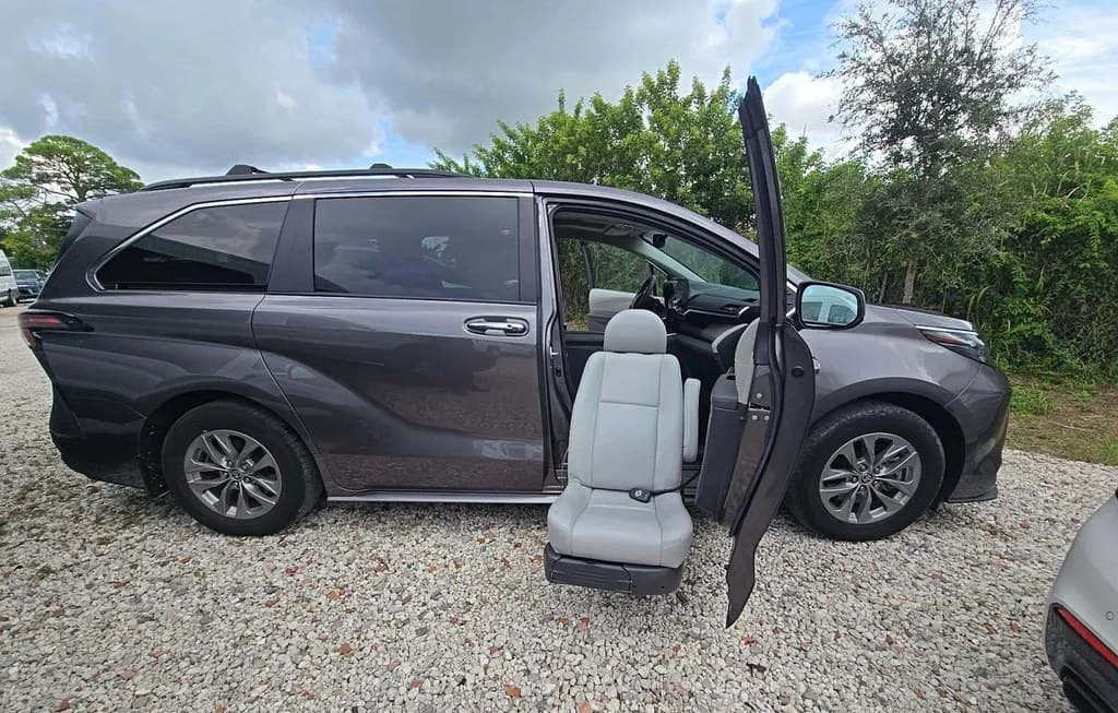 2024 TOYOTA SIENNA XLE 8-PASSENGER 120.5" WB