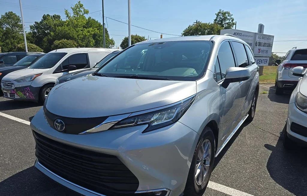 2021 TOYOTA SIENNA XLE 8-PASSENGER 120.5" WB
