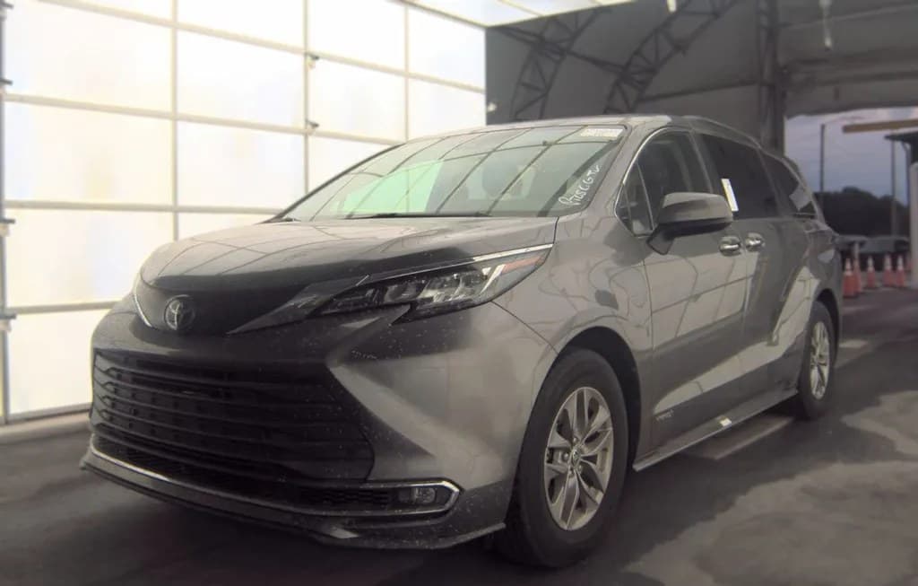 2021 TOYOTA SIENNA XLE 8-PASSENGER 120.5" WB