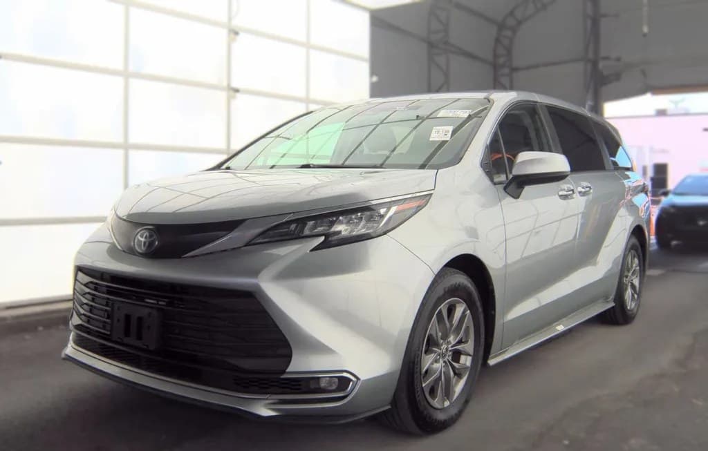2022 TOYOTA SIENNA XLE 7-PASSENGER 120.5" WB
