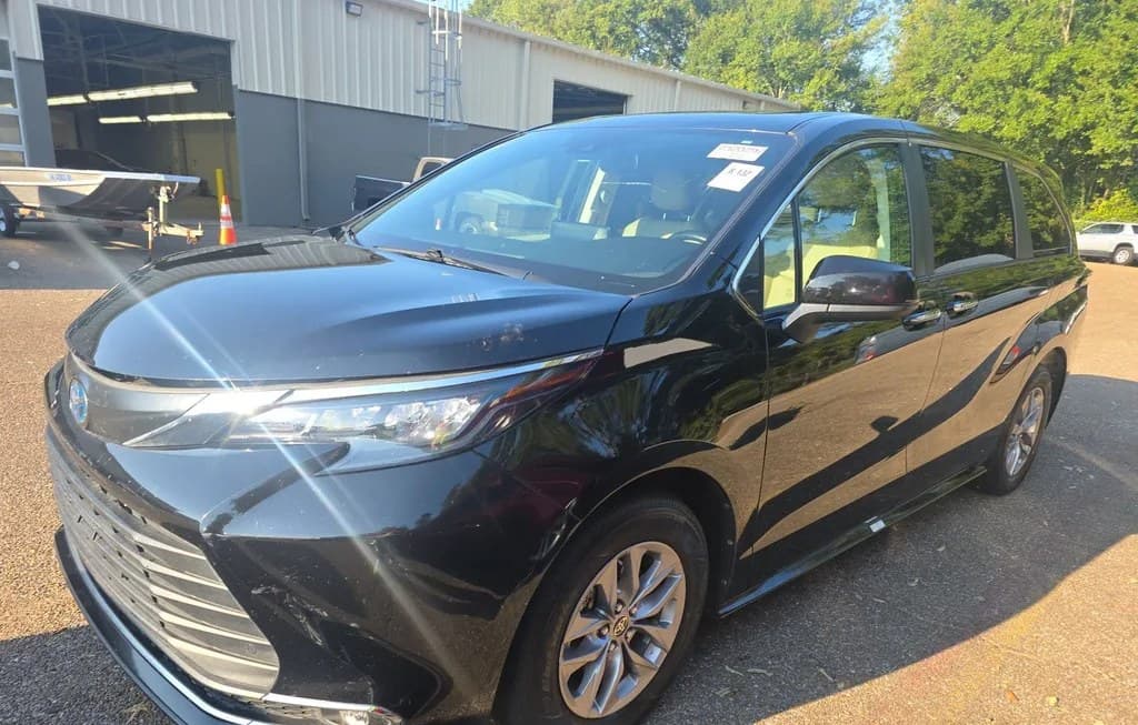 2024 TOYOTA SIENNA XLE 7-PASSENGER 120.5" WB