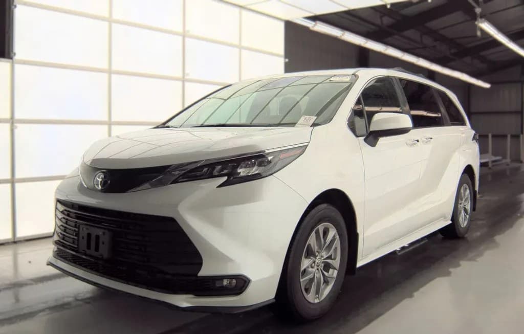 2025 TOYOTA SIENNA XLE 8-PASSENGER 120.5" WB