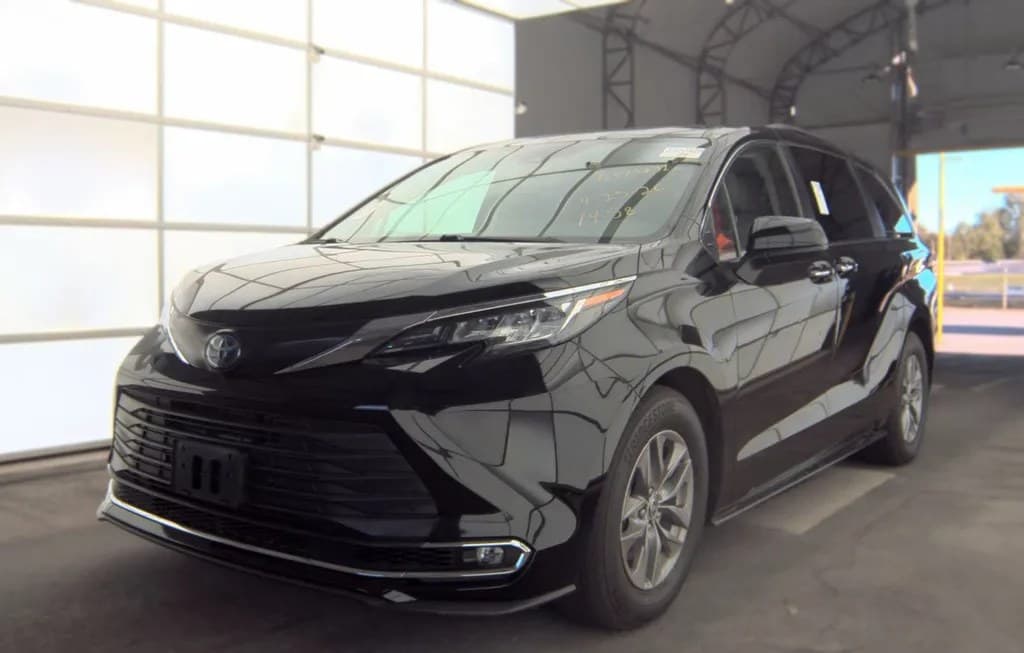 2022 TOYOTA SIENNA XLE 7-PASSENGER 120.5" WB