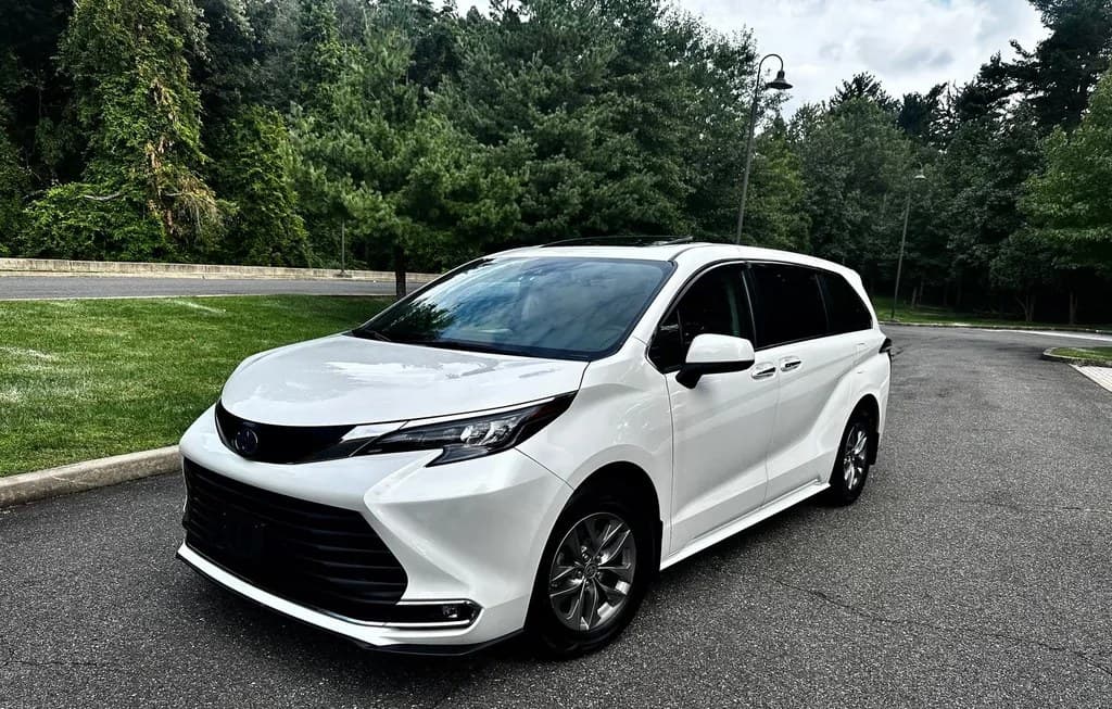 2024 TOYOTA SIENNA XLE 7-PASSENGER 120.5" WB