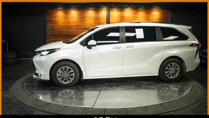 2023 TOYOTA SIENNA XLE 7-PASSENGER 120.5" WB