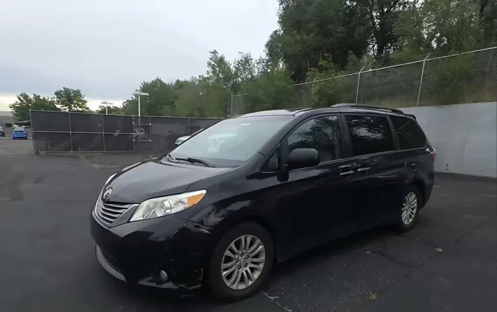 2017 TOYOTA SIENNA XLE 8-PASSENGER 119.3" WB