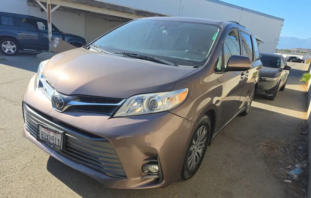 2018 TOYOTA SIENNA XLE 8-PASSENGER 119.3" WB