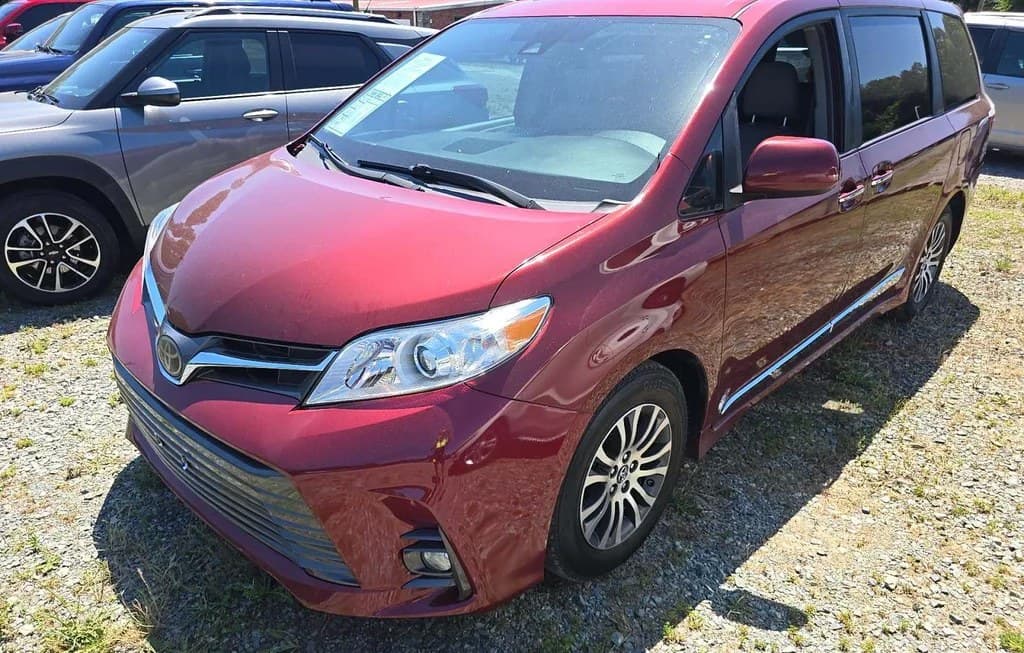2018 TOYOTA SIENNA XLE PREMIUM 8-PASSENGER 119.3" WB