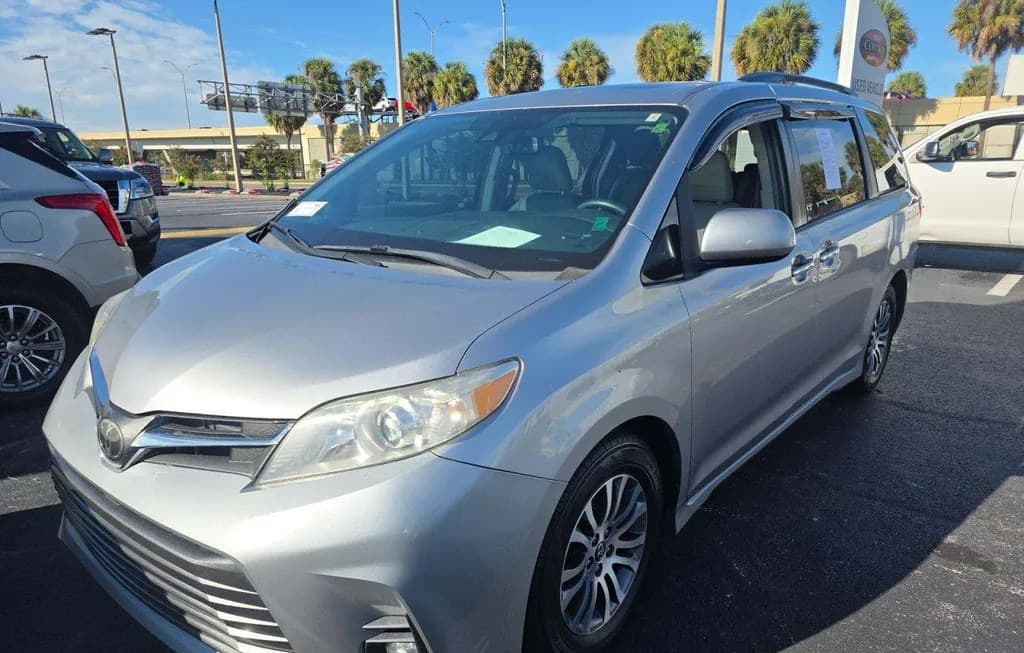 2018 TOYOTA SIENNA XLE 8-PASSENGER 119.3" WB