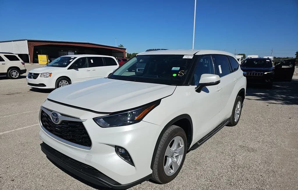 2022 TOYOTA HIGHLANDER HYBRID LE