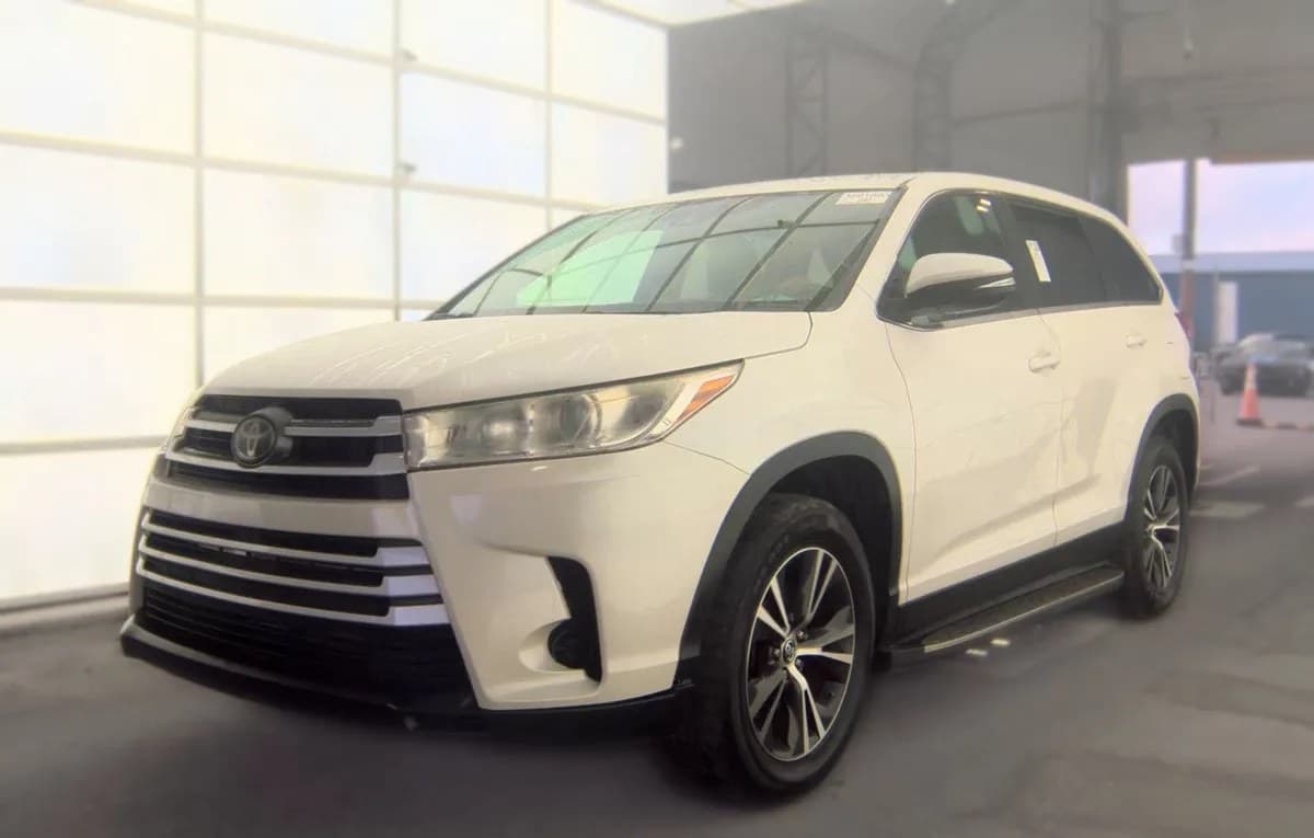 2019 TOYOTA HIGHLANDER LE 2
