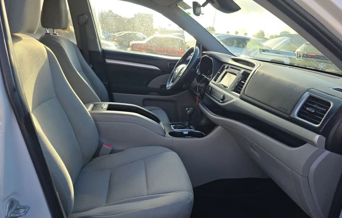 2019 TOYOTA HIGHLANDER LE 5