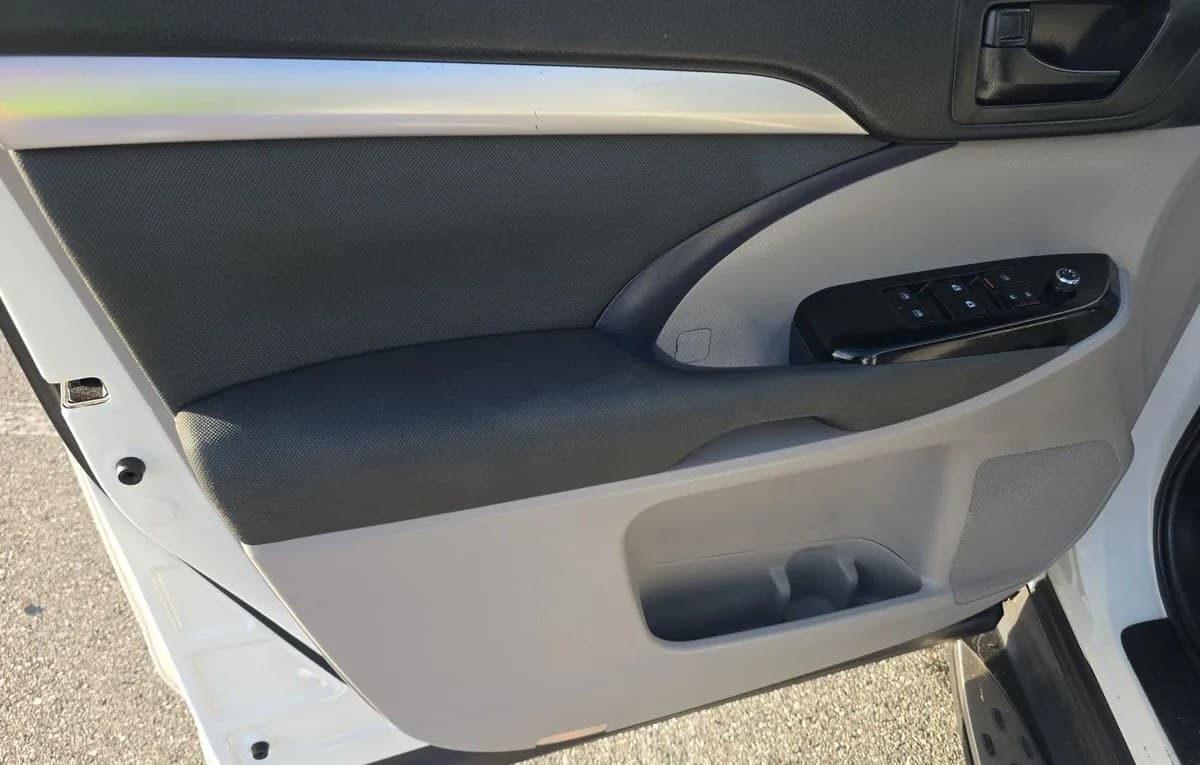 2019 TOYOTA HIGHLANDER LE 6