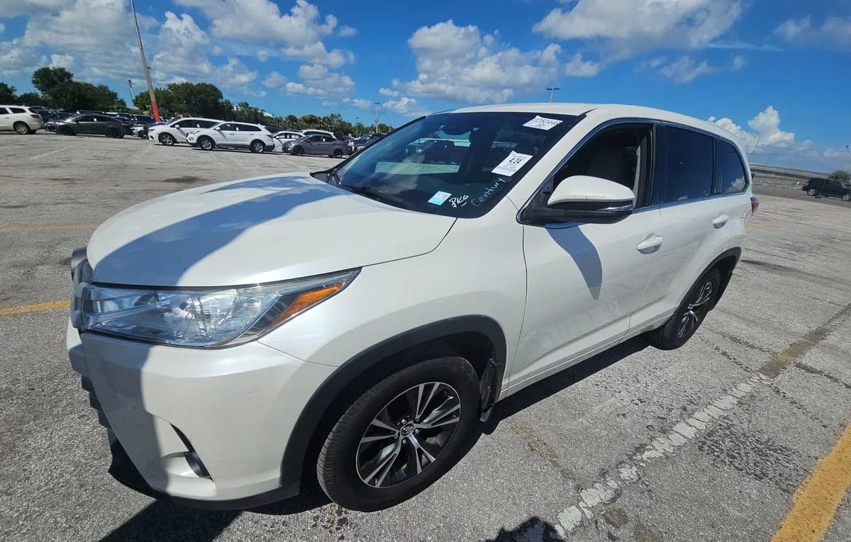 2018 TOYOTA HIGHLANDER LE 2