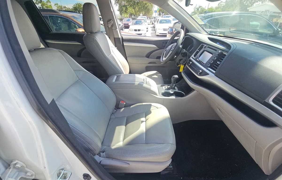 2018 TOYOTA HIGHLANDER LE 5