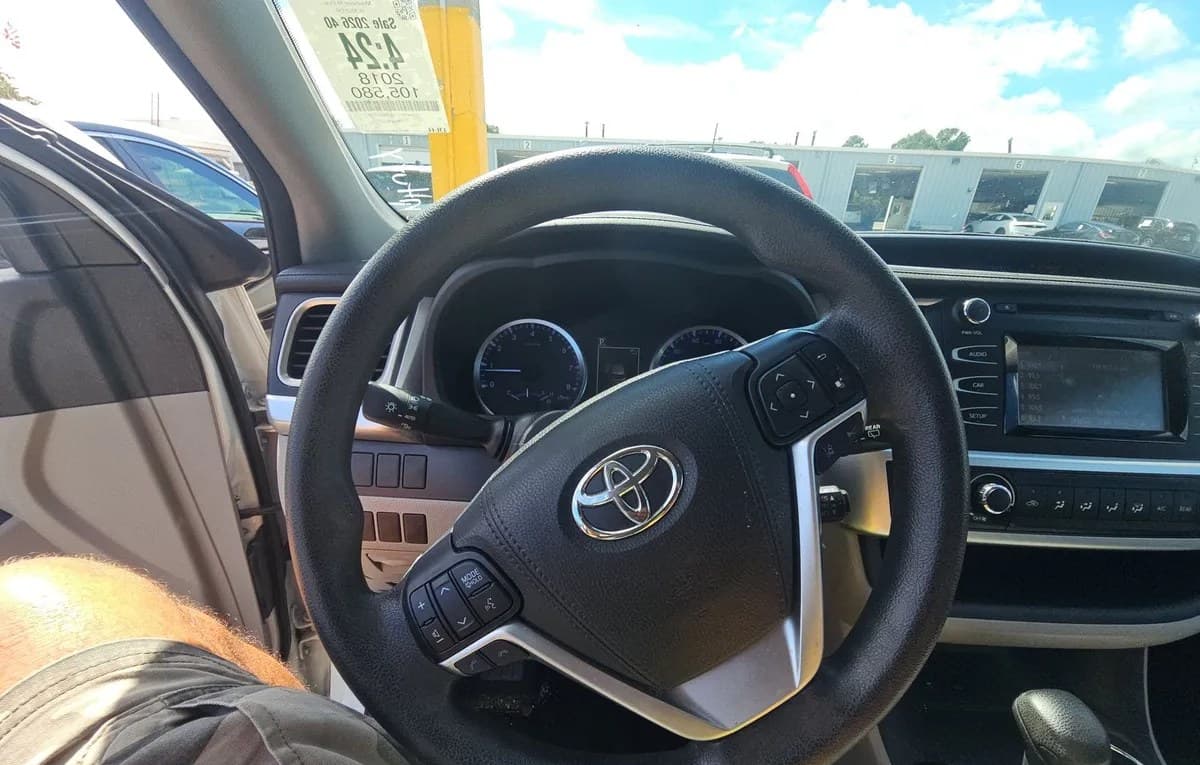 2018 TOYOTA HIGHLANDER LE 7