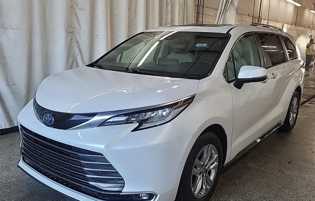 2024 TOYOTA SIENNA LIMITED 7-PASSENGER 120.5" WB