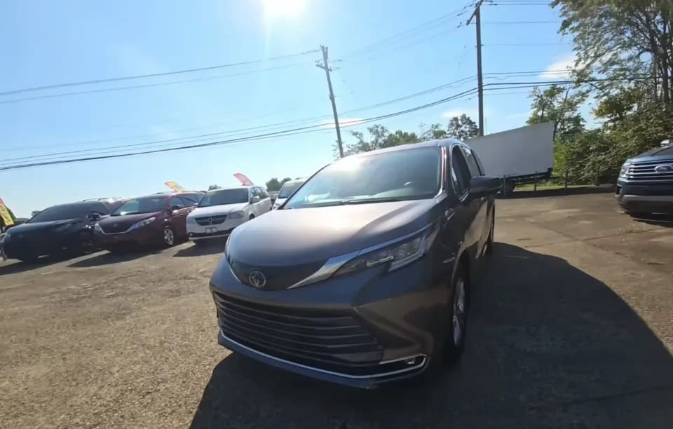 2022 TOYOTA SIENNA LIMITED 7-PASSENGER 120.5" WB