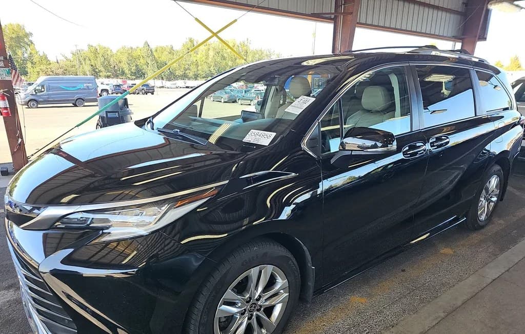 2022 TOYOTA SIENNA LIMITED 7-PASSENGER 120.5" WB