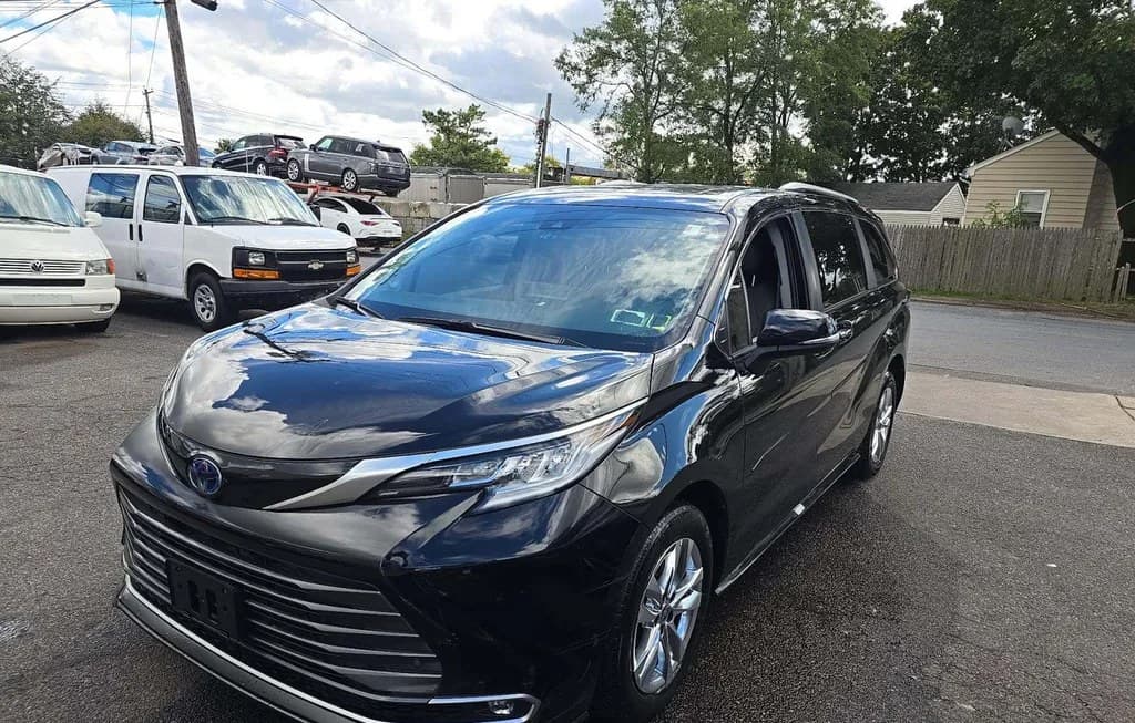 2023 TOYOTA SIENNA LIMITED 7-PASSENGER 120.5" WB
