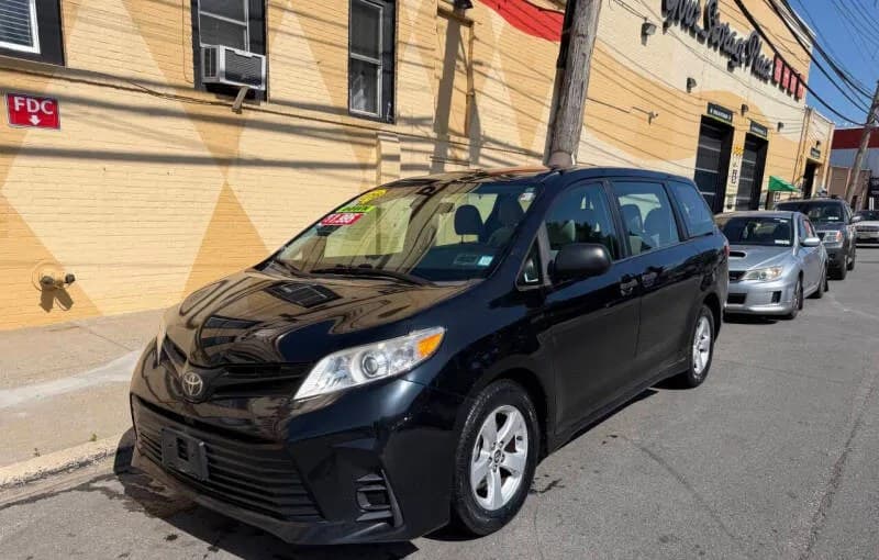 2018 TOYOTA SIENNA L 7-PASSENGER 119.3" WB