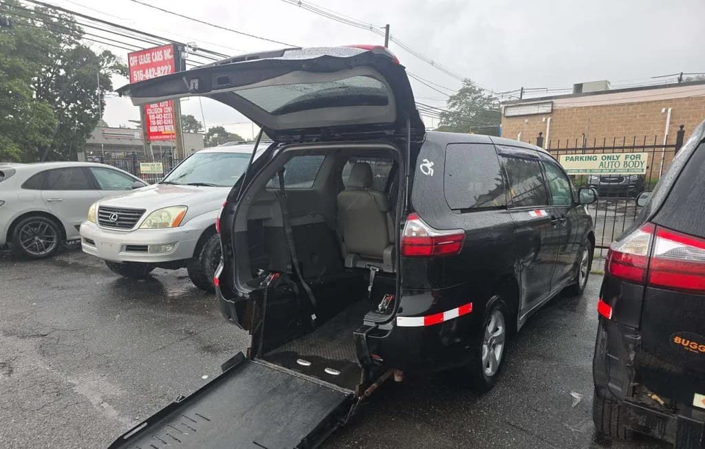 2020 TOYOTA SIENNA L 7-PASSENGER 119.3" WB