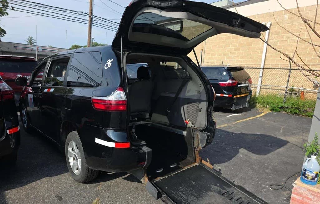 2019 TOYOTA SIENNA L 7-PASSENGER 119.3" WB 1