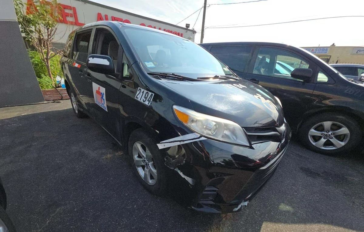 2019 TOYOTA SIENNA L 7-PASSENGER 119.3" WB 4