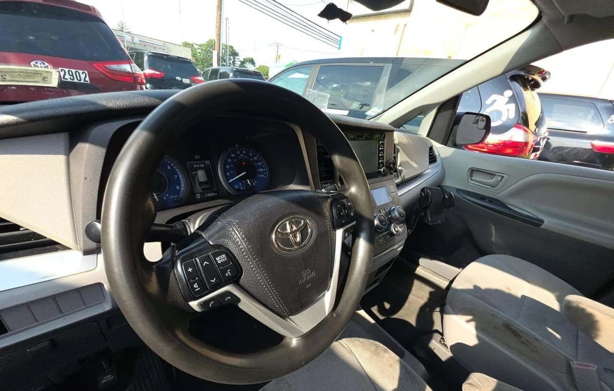 2019 TOYOTA SIENNA L 7-PASSENGER 119.3" WB 7