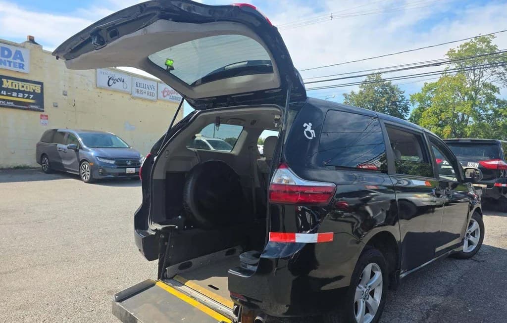 2020 TOYOTA SIENNA L 7-PASSENGER 119.3" WB