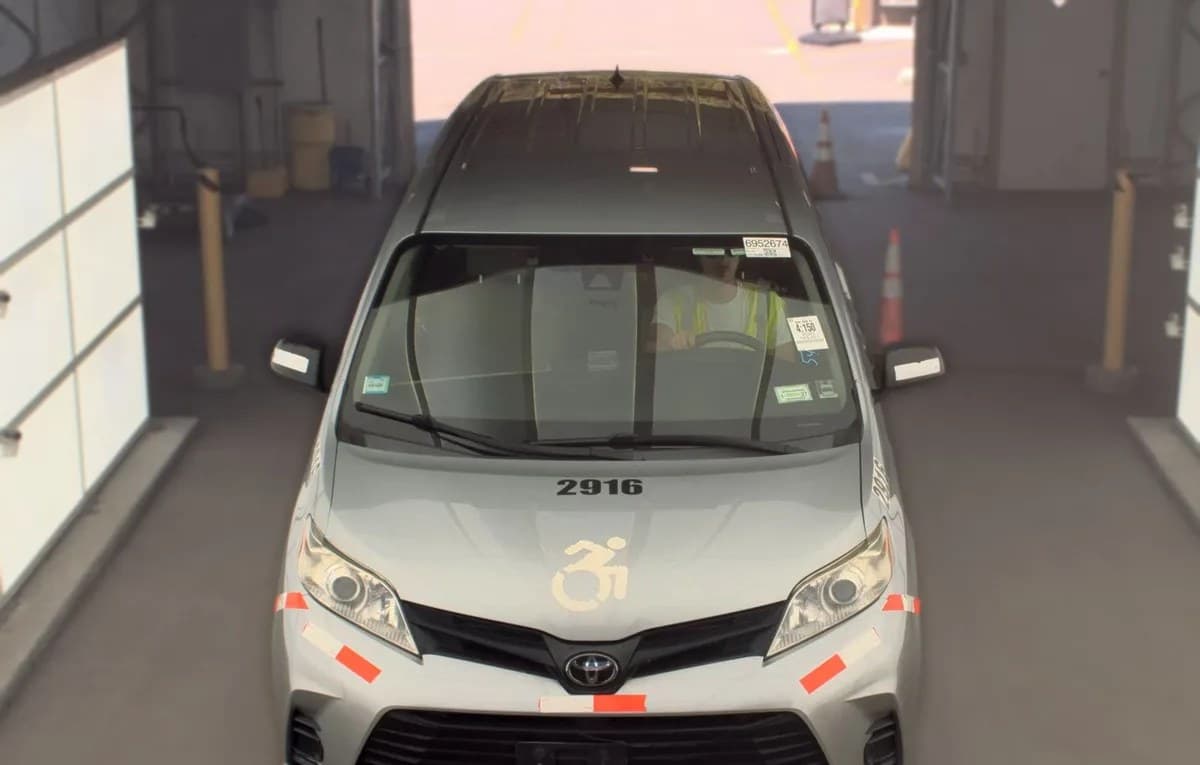 2020 TOYOTA SIENNA L 7-PASSENGER 119.3" WB 3