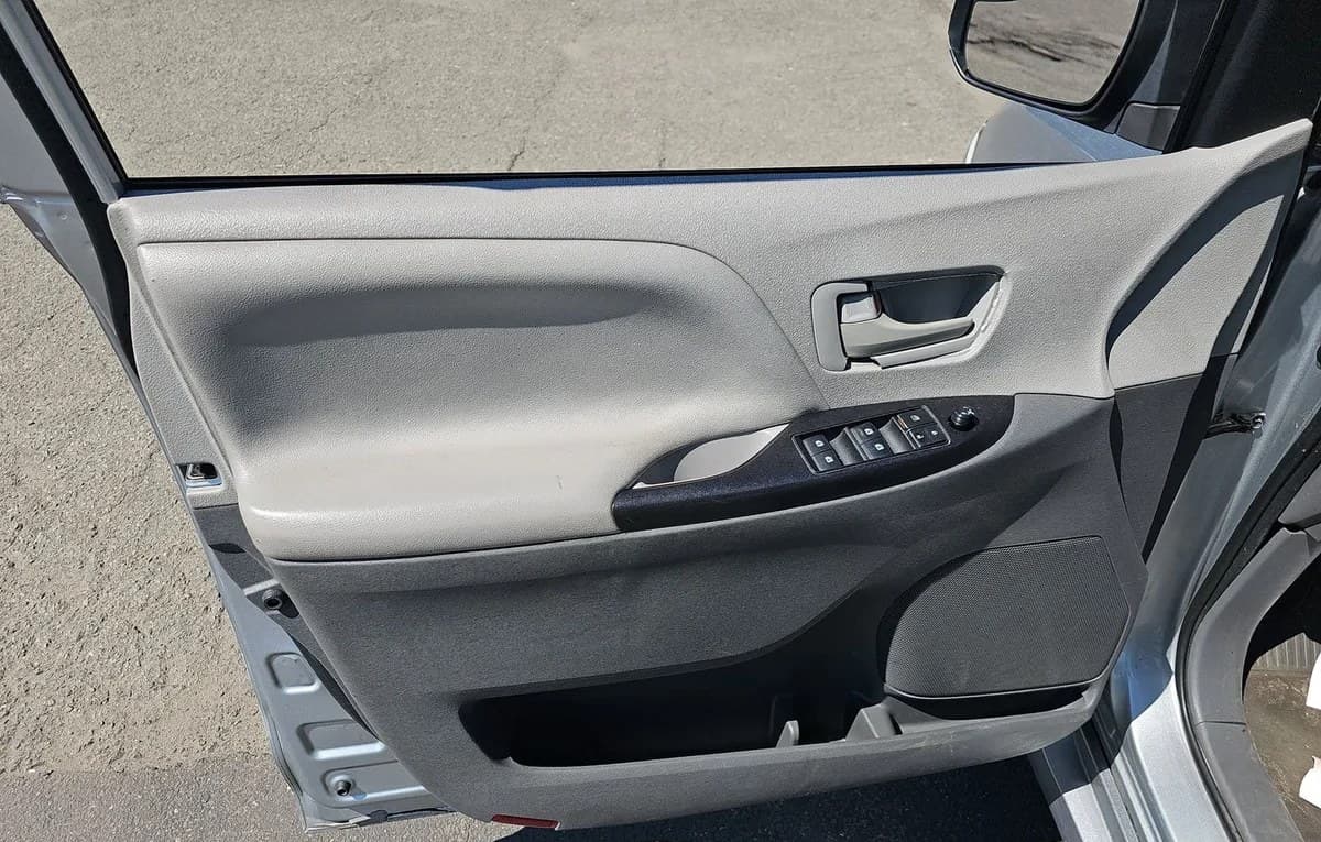 2020 TOYOTA SIENNA L 7-PASSENGER 119.3" WB 6