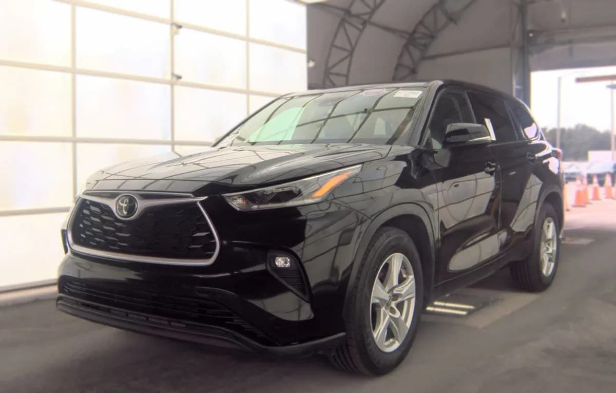 2021 TOYOTA HIGHLANDER LE 2