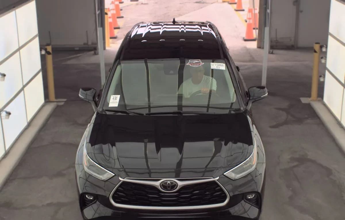 2021 TOYOTA HIGHLANDER LE 3