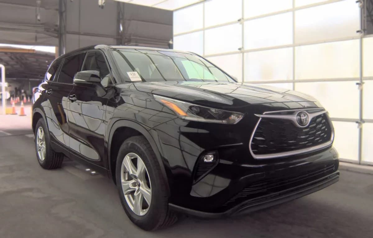 2021 TOYOTA HIGHLANDER LE 4